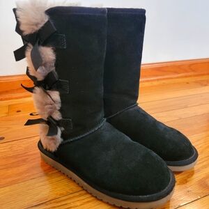 KOOLABURRA by UGG Women's Black Bow Cow Suede Victoria Boots w/ faux Fur, Size 7
